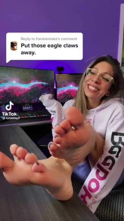 @lunaslays (Jessica) posted her new TikTok video showing off her beautiful hot sexy soles after going live yesterday!!