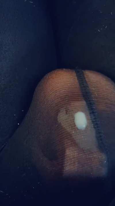 Oops. I made a mess in Mommies tights 🙈