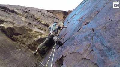 Solo free climber smoothly overtaking other climbers with gear!
