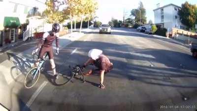 Another clipless calamity caught on dashcam