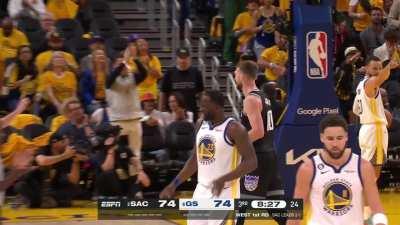 [Highlight] Domantas Sabonis commits an offensive foul on Looney for his 3rd foul of the game and Chase Center cheers!