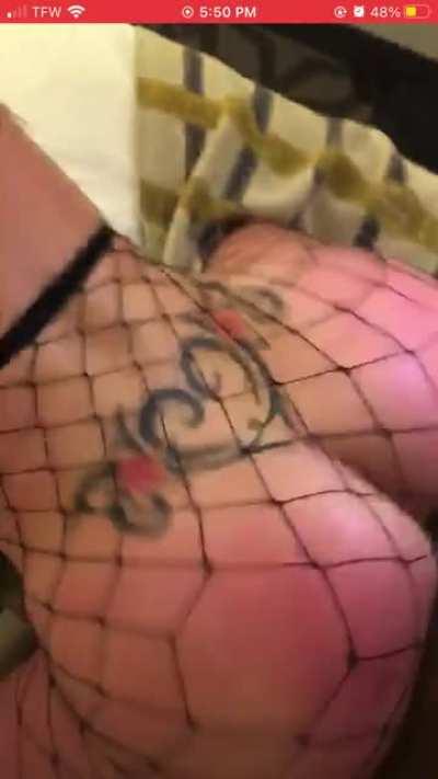 Baddie throwing that ass back