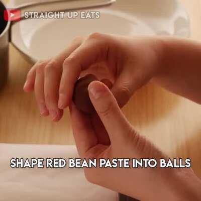 Stretchy Red Bean-Filled Mochi