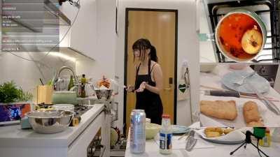 AriaSaki is featured on today's Framedrop Clip 1v1 with this clip! Winner gets Twitch subs. Go vote for her! (link in the comments)