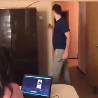 Show it your friends this cute pair