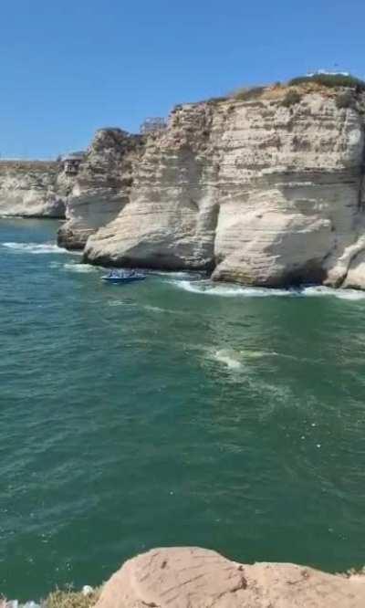 Man dies after jumping off Raouche rock and hitting a boat