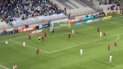 Bento, goleiro do Athletico PR, pega a cavadinha de Potker e…Khellven faz pênalti de novo