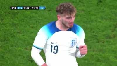 Harvey Elliott being friendly with the Serbia U21 players.