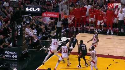 [Highlight] Lowry hits the layup through contact to give the Heat a cushion from a scary Raptors comeback