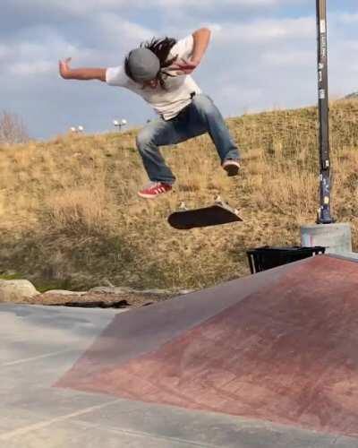 Nollie backside 270 kickflip @sand.en