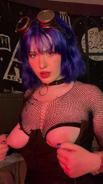 who else LOVES nipple play? 💓