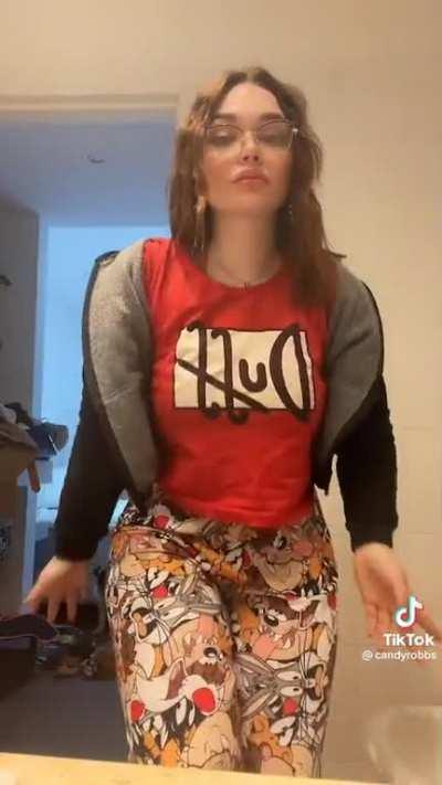 Who else loves big booty latinas?