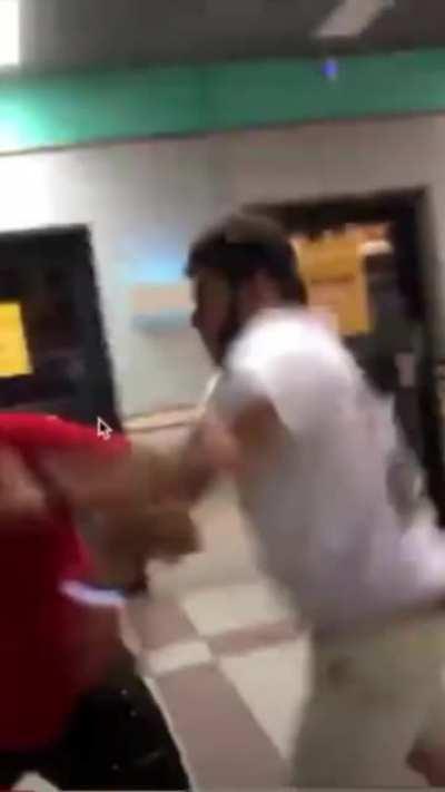 Análise existencial de uma briga de lanchote / crédito: 📷 Polhomesmo