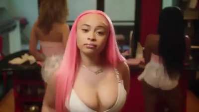 Ice spice old cake video 🍑🍰