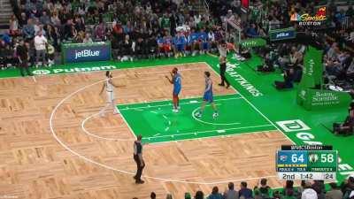 [Highlight] Josh Giddey tries to inbounds the ball but hits the backboard by accident