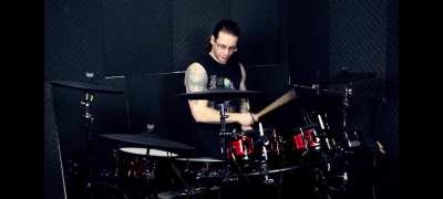 A creepy metal single for halloween season 🤘