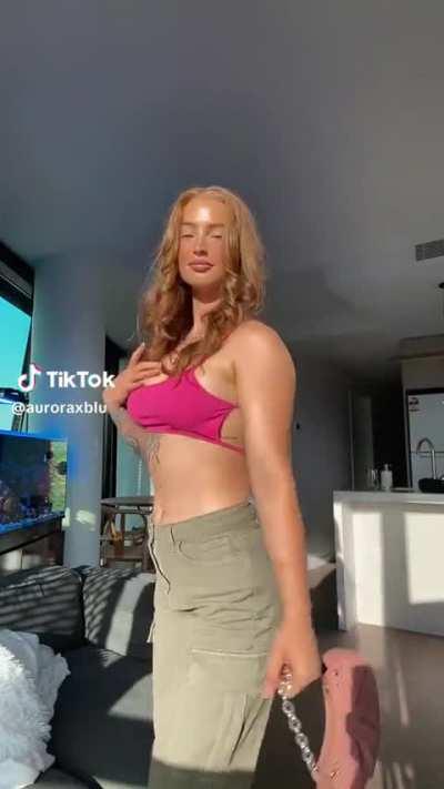 Strawberryblonde babe @auroraxblu