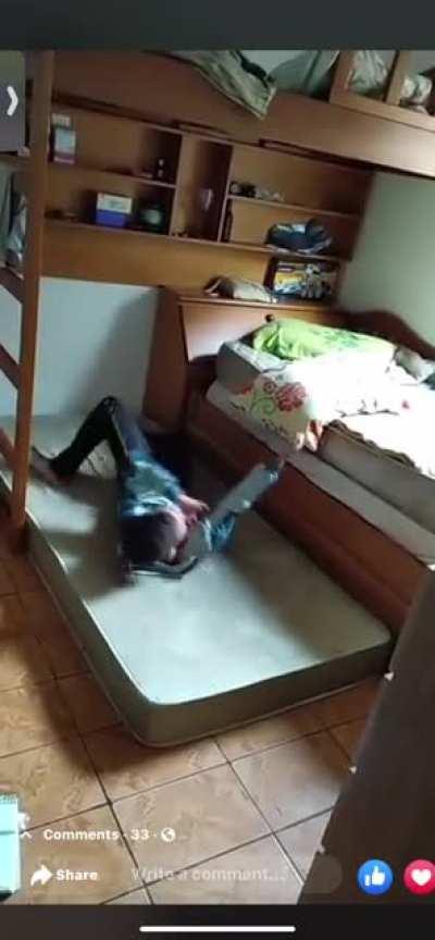 Liln went from having a shoot out wit his perc demons to thrusting his pillow 😂😂