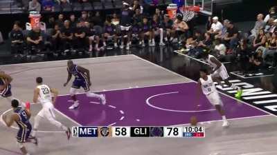 [Highlight] Wembanyama drains back-to-back 3s