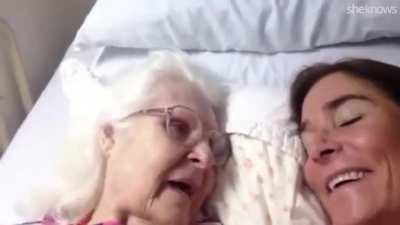 Alzheimers diagnosed mother remembers her daughter! 💕