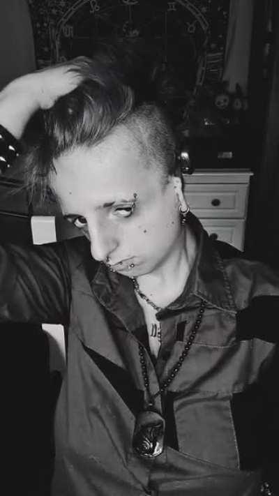 🦻👁🔩👄⚓️👁👂