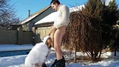 Amateur outdoor blowjob and hot fuck in fur coat - public creampie