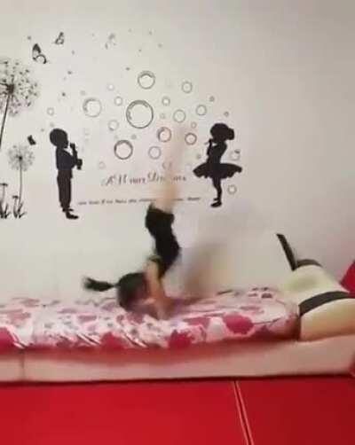 Alguém ajuda ela mano