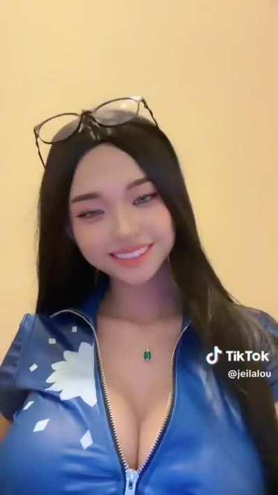 Robin Cosplay 💦😋