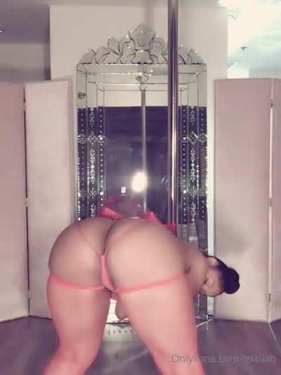 last vid yall I'm out time to smoke some 🔥 imma bless yall again wit some more vids later peace out niggas ✌