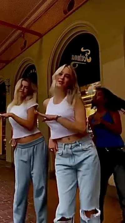 no bra i think, tell me y&rsquo;all opinion