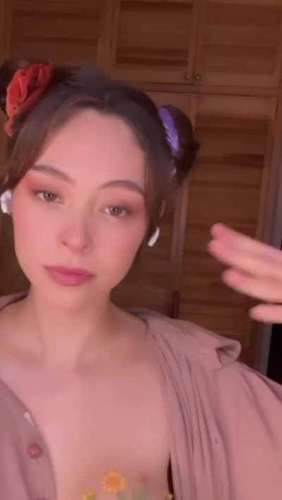 Dhasia Wezka Art Boob