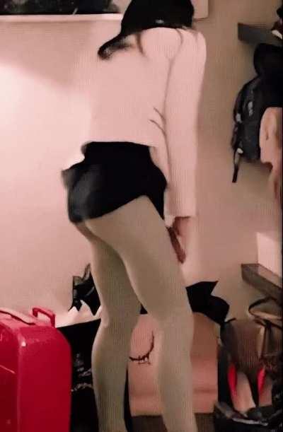 Emma Watson Wearing Leggings in The Bling Ring (2013)