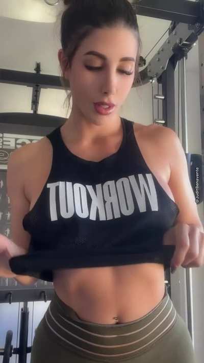 ¡Feliz día bombones! 🍬 Onlyfans.com/juditbenavente