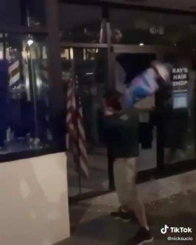 SPREAD THIS SHIT!!!!!!! NOTICE HOW THE NEWS ISN'T SHOWING THIS!!!!!!