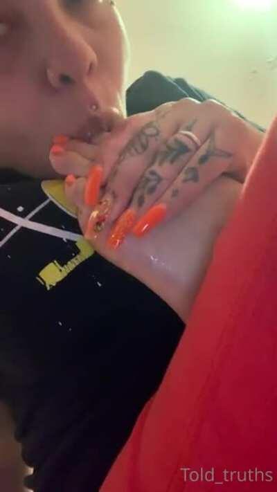 Untold truth Sexy ass suck on her toes