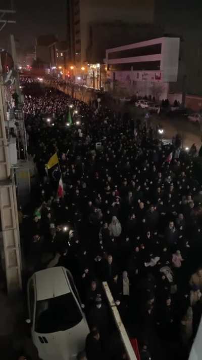 Protests in Tehran after the death of Khamenei are ongoing. They are chanting 