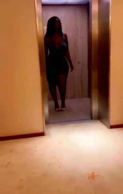 Holy Shit...🍑🍑👀