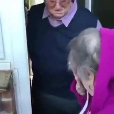 Muito fofa mano, a cara de felicidade dela