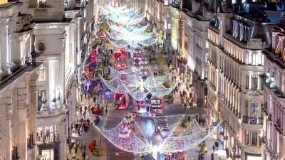 Timelapse above the angels on Regent Street