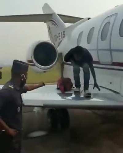 Решил полетать в ноздре железной птицы