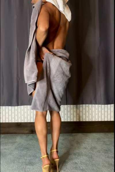 Would you ride a horny Latina MILF?