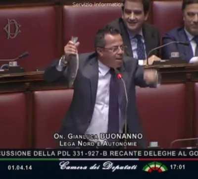 Italian politics be like: