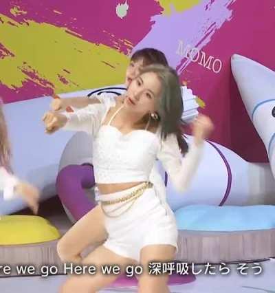 200705 - Chaeyoung with the moves (ft. Tzuyu)