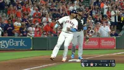 [Highlight] [Highlight] The White Sox gift Chas McCormick a hit on a ball that was in the air for 7 seconds. Chas would come around to score on a Brantley RBI single.