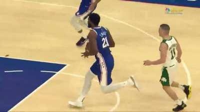 [Highlight] Joel Embiid attempts to murder Aaron Nesmith