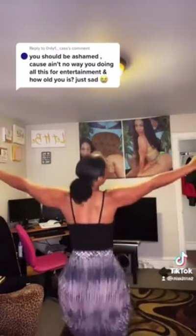 Thundeclapping and wiggle clapping in one vid