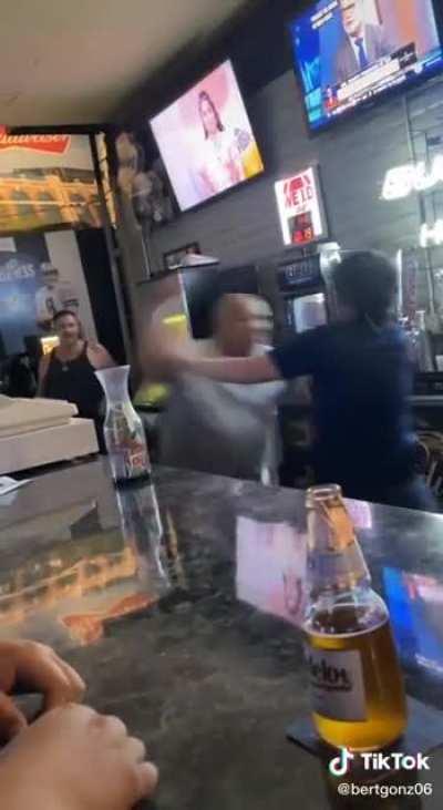 Texas bar fight with 2 knock-outs
