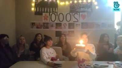 210410 - TWICE Singing Happy 2000 Days