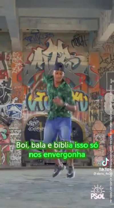 recebi isso num grupo de WhatsApp e como nao tinha visto por aqui ainda, achei que poderia acrescentar umas risadas ao dia de mais um bocado de gente. O melhor da campanha eleitoral pra mim sao os vídeos bem humorados