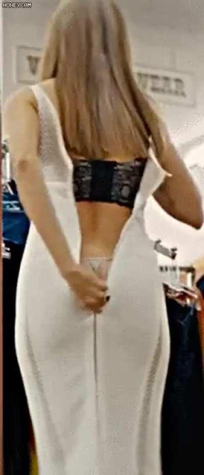 Your friend’s mother isn’t the brightest, but she sure makes working at a clothing store enjoyable... [Sofia Vergara]